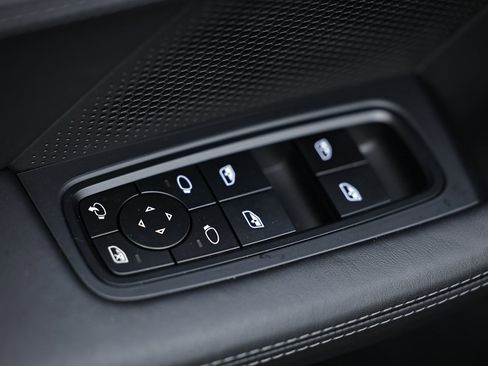 New 2026 Porsche Taycan image 20