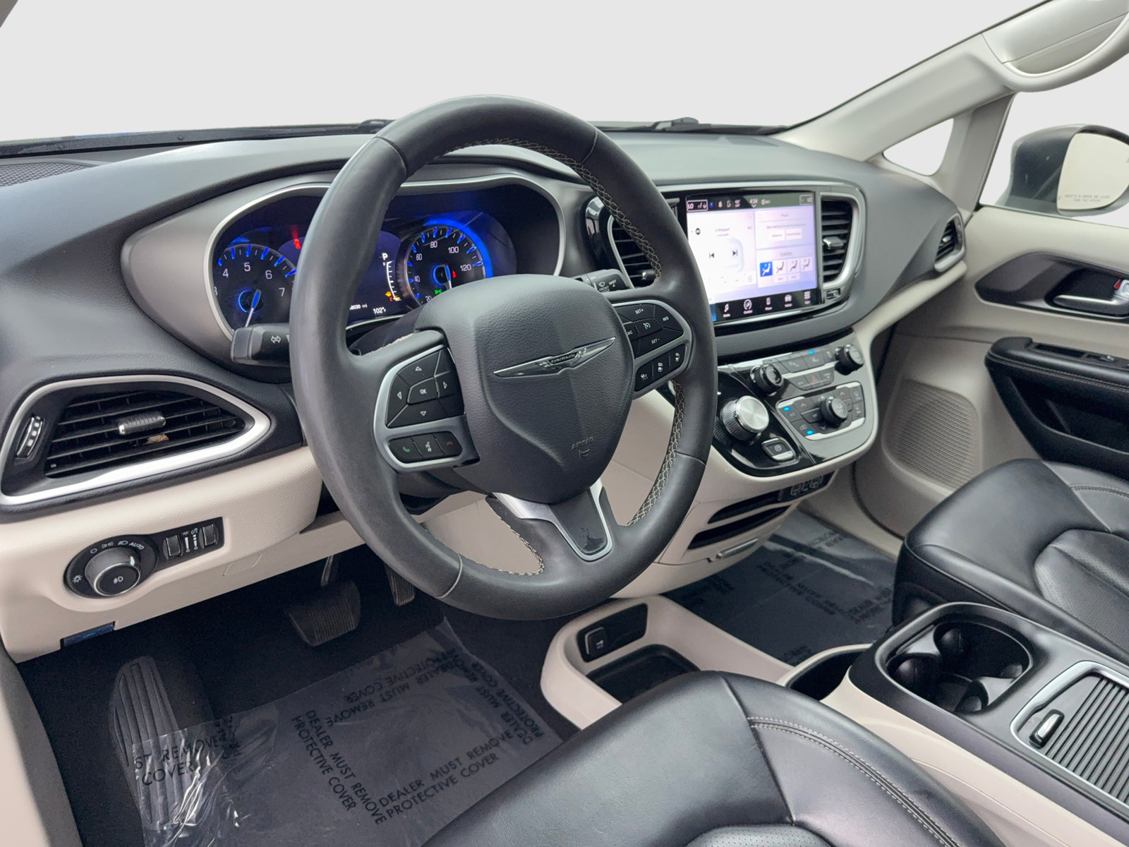 Used 2023 Chrysler Pacifica Touring-L FWD image 18