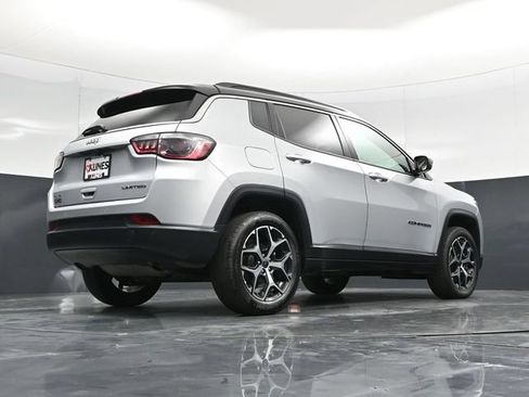 Used 2025 Jeep Compass Limited AWD/4WD image 56