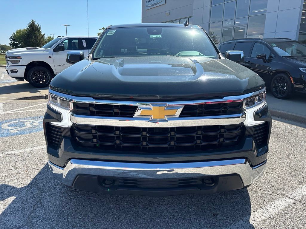 Used 2025 Chevrolet Silverado 1500 LT AWD/4WD image 7