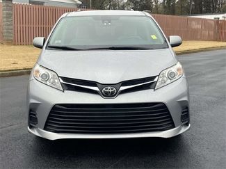 Used 2018 Toyota Sienna LE video 2