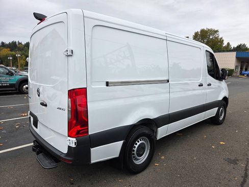 Used 2024 Mercedes-Benz Sprinter 2500 image 7