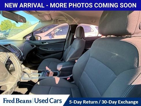 Used 2018 Chevrolet Cruze LT w/ Convenience Package FWD image 13