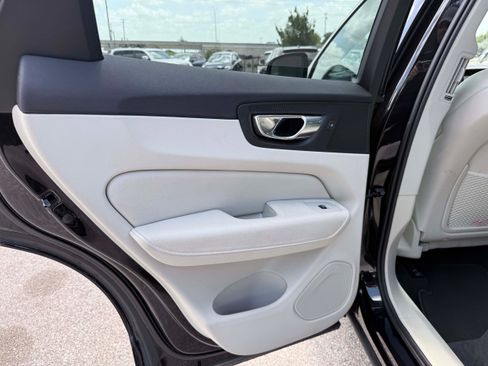 Used 2018 Volvo XC60 T5 Momentum w/ Convenience Package AWD/4WD image 15