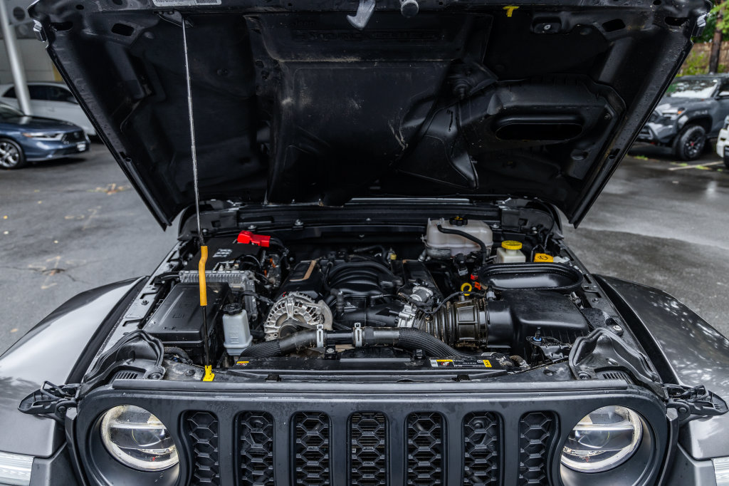Used 2022 Jeep Wrangler Unlimited Rubicon w/ Dual Top Group AWD/4WD image 31
