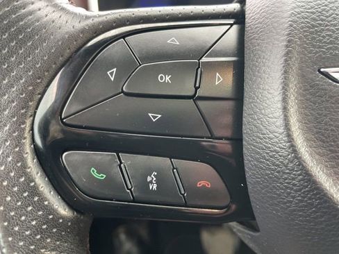 Used 2020 Chrysler Pacifica Limited image 22