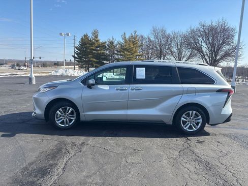 Certified 2023 Toyota Sienna Limited image 5