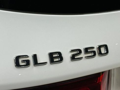 Used 2023 Mercedes-Benz GLB 250 w/ Premium Package image 13
