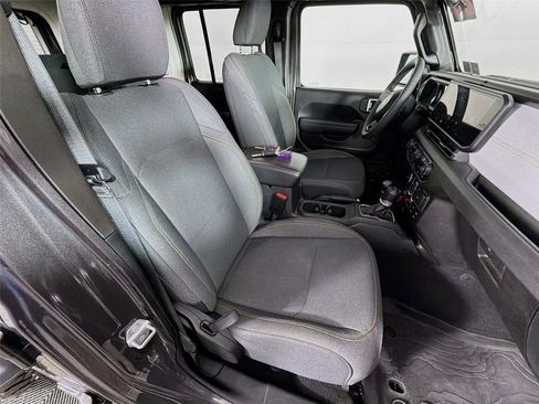 Used 2025 Jeep Wrangler Willys image 7