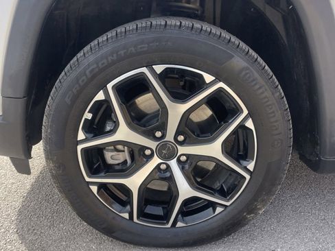 Used 2025 Jeep Compass Limited image 9