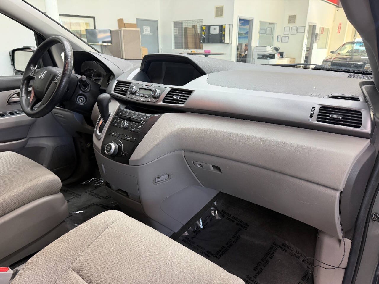 Used 2013 Honda Odyssey LX image 17