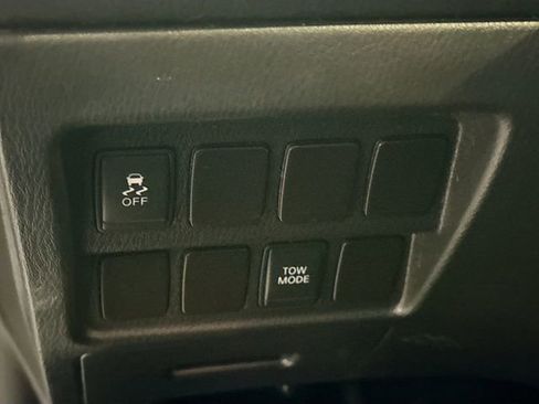 Used 2016 Nissan Pathfinder SV image 11