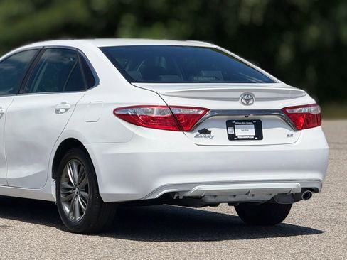 Used 2015 Toyota Camry SE FWD image 16