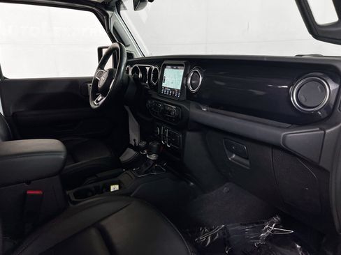 Used 2023 Jeep Wrangler Unlimited Sahara AWD/4WD image 28