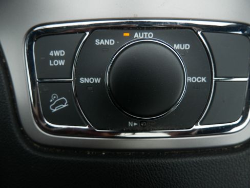 Certified 2021 Jeep Grand Cherokee Limited w/ Luxury Group II AWD/4WD image 28