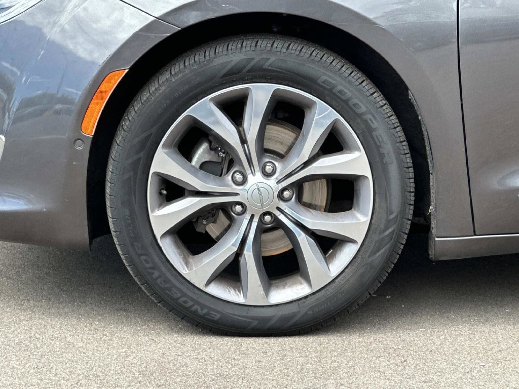 Certified 2020 Chrysler Pacifica Limited w/ Tire & Wheel Group FWD image 11