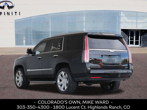 Used 2019 Cadillac Escalade Luxury image 3