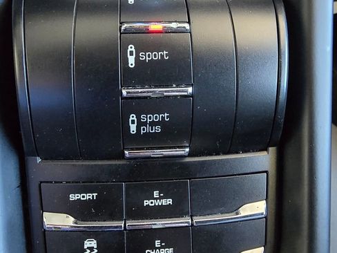 Used 2017 Porsche Cayenne S image 35