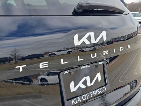 Certified 2025 Kia Telluride EX w/ EX Captain's Chair Package image 11