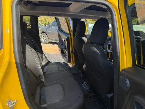 Used 2016 Jeep Renegade Latitude image 11