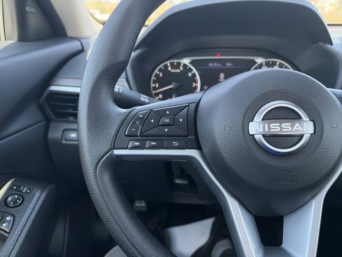 Used 2025 Nissan Altima 2.5 SV FWD image 14