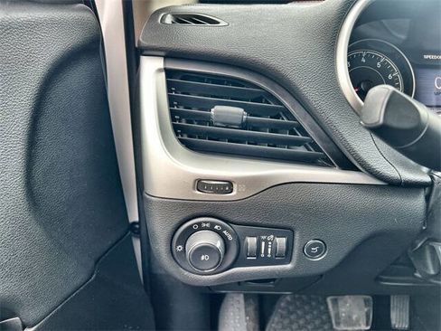 Used 2014 Jeep Cherokee Trailhawk w/ Technology Group image 17