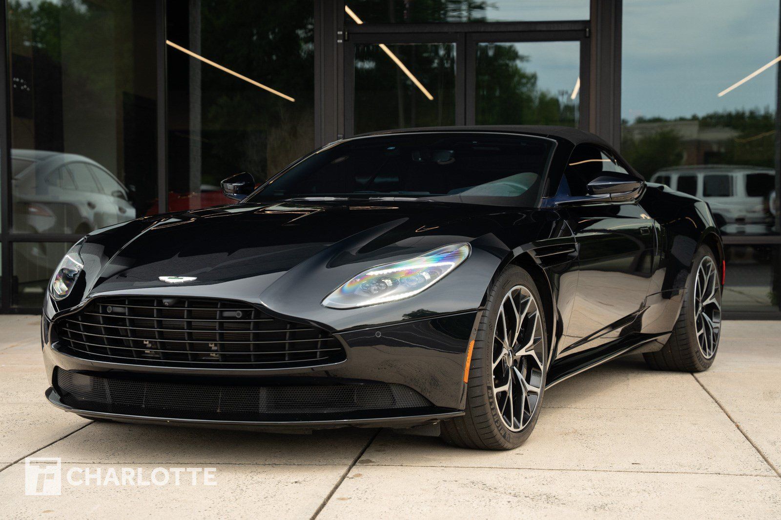 Used 2019 Aston Martin DB11 Volante RWD image 7