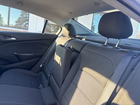 Used 2019 Chevrolet Cruze LT w/ Convenience Package image 5