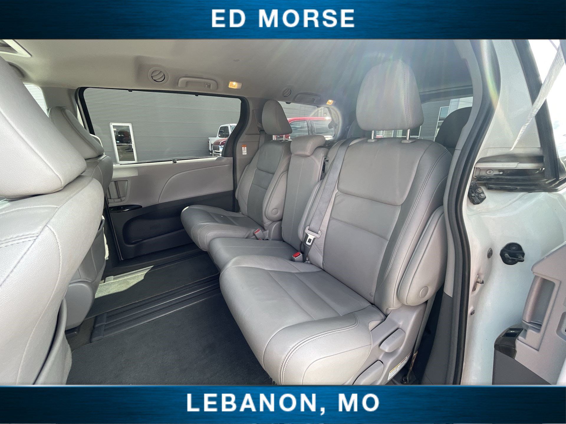 Used 2018 Toyota Sienna XLE w/ XLE Navigation Package FWD image 22