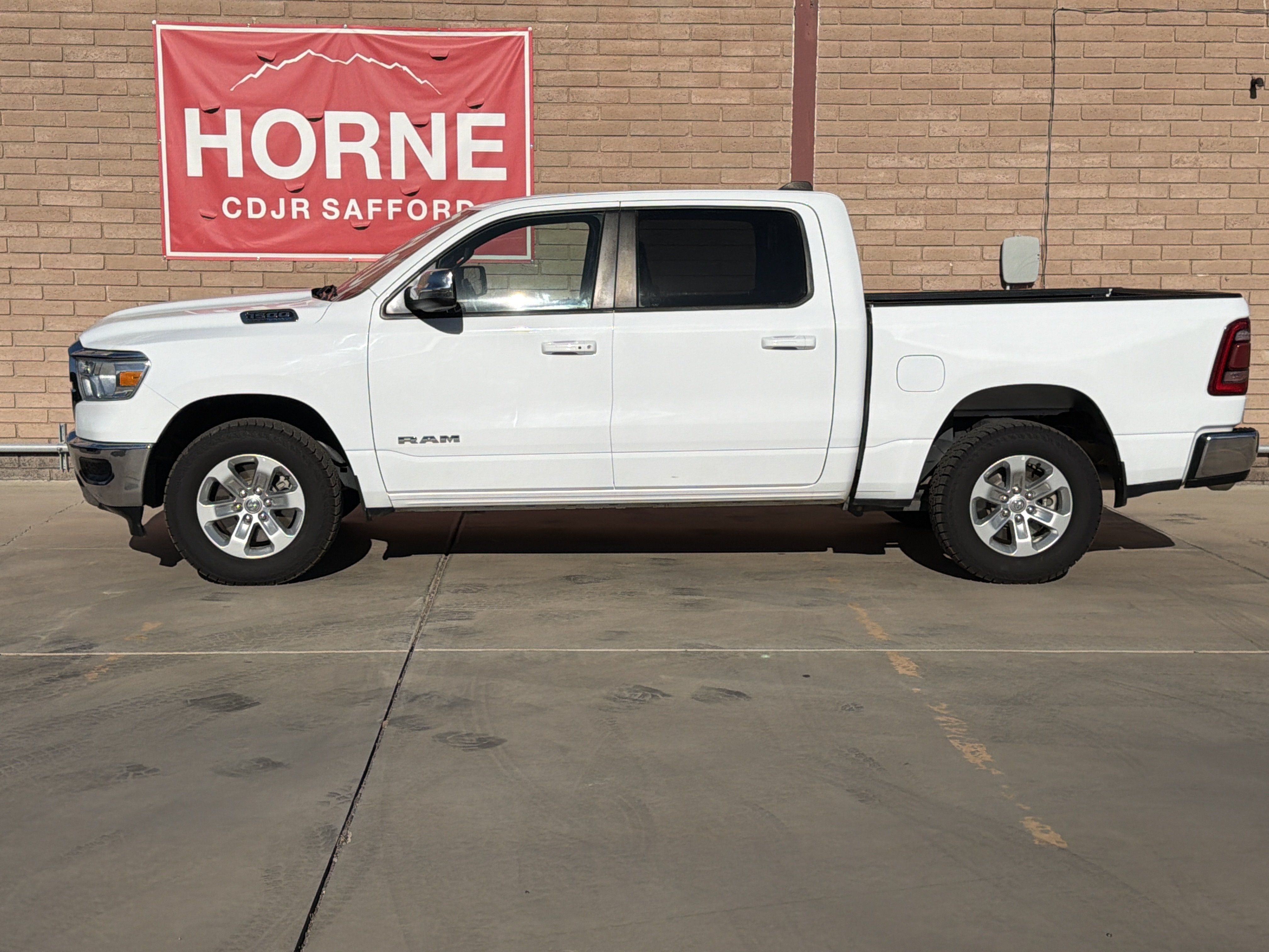 Used 2024 RAM 1500 Laramie AWD/4WD image 2