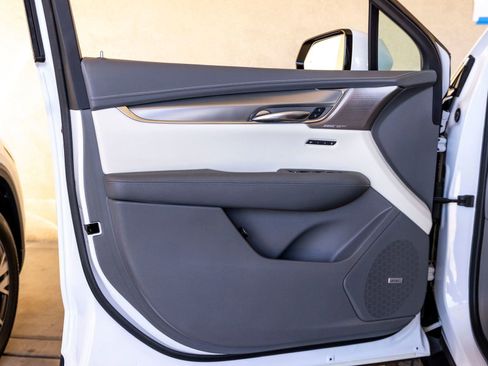 Used 2021 Cadillac XT5 Premium Luxury image 12