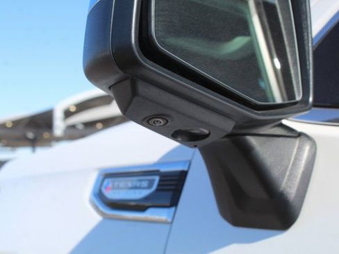 Used 2023 GMC Sierra 1500 SLT image 15