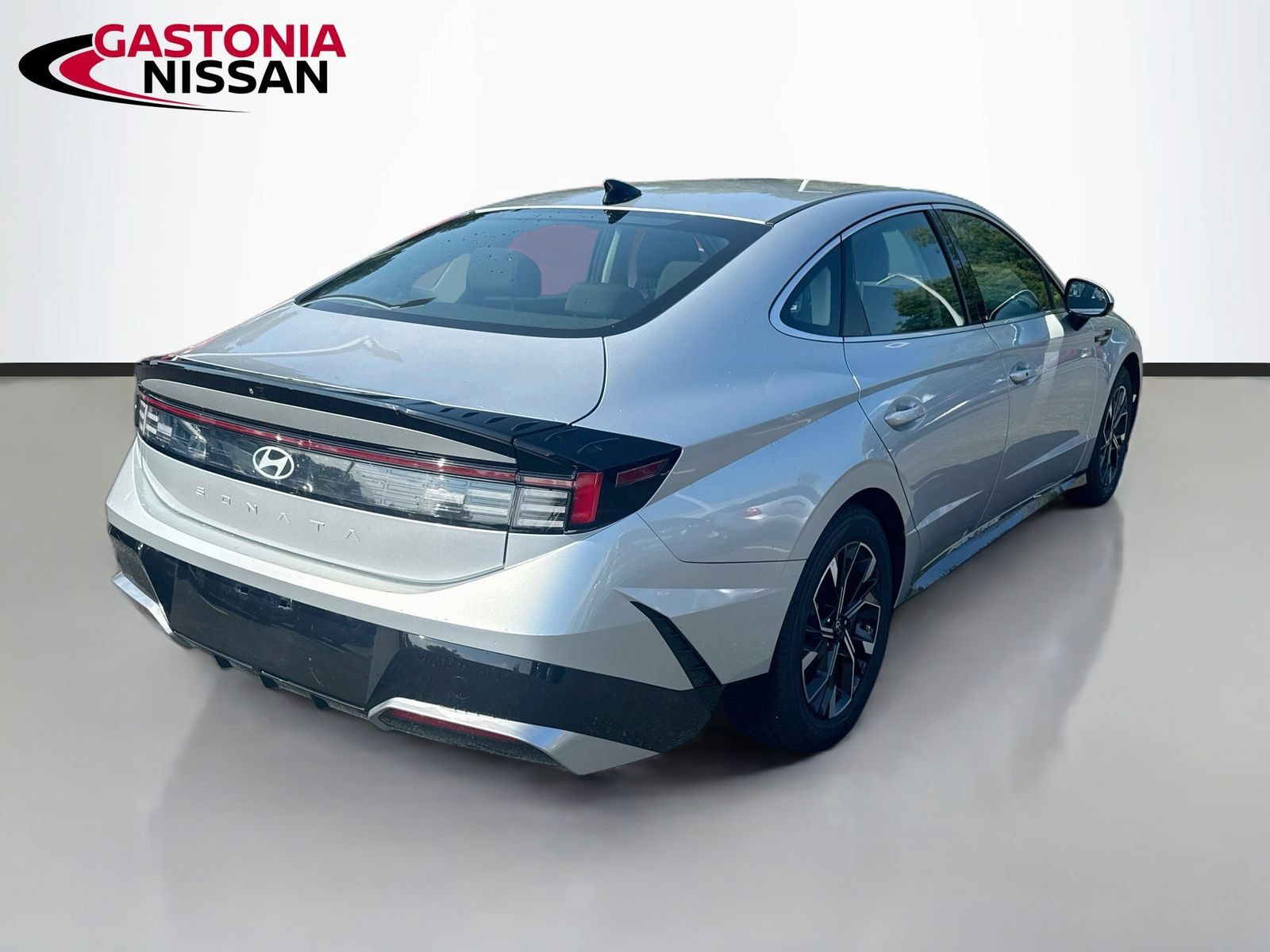 Used 2025 Hyundai Sonata SEL FWD image 9