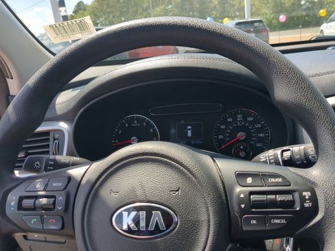 Used 2016 Kia Sorento LX image 12