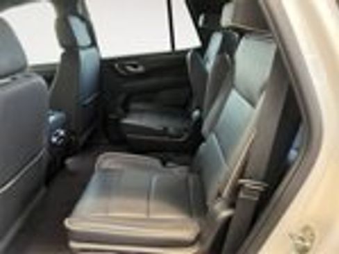 Used 2023 GMC Yukon SLT image 6