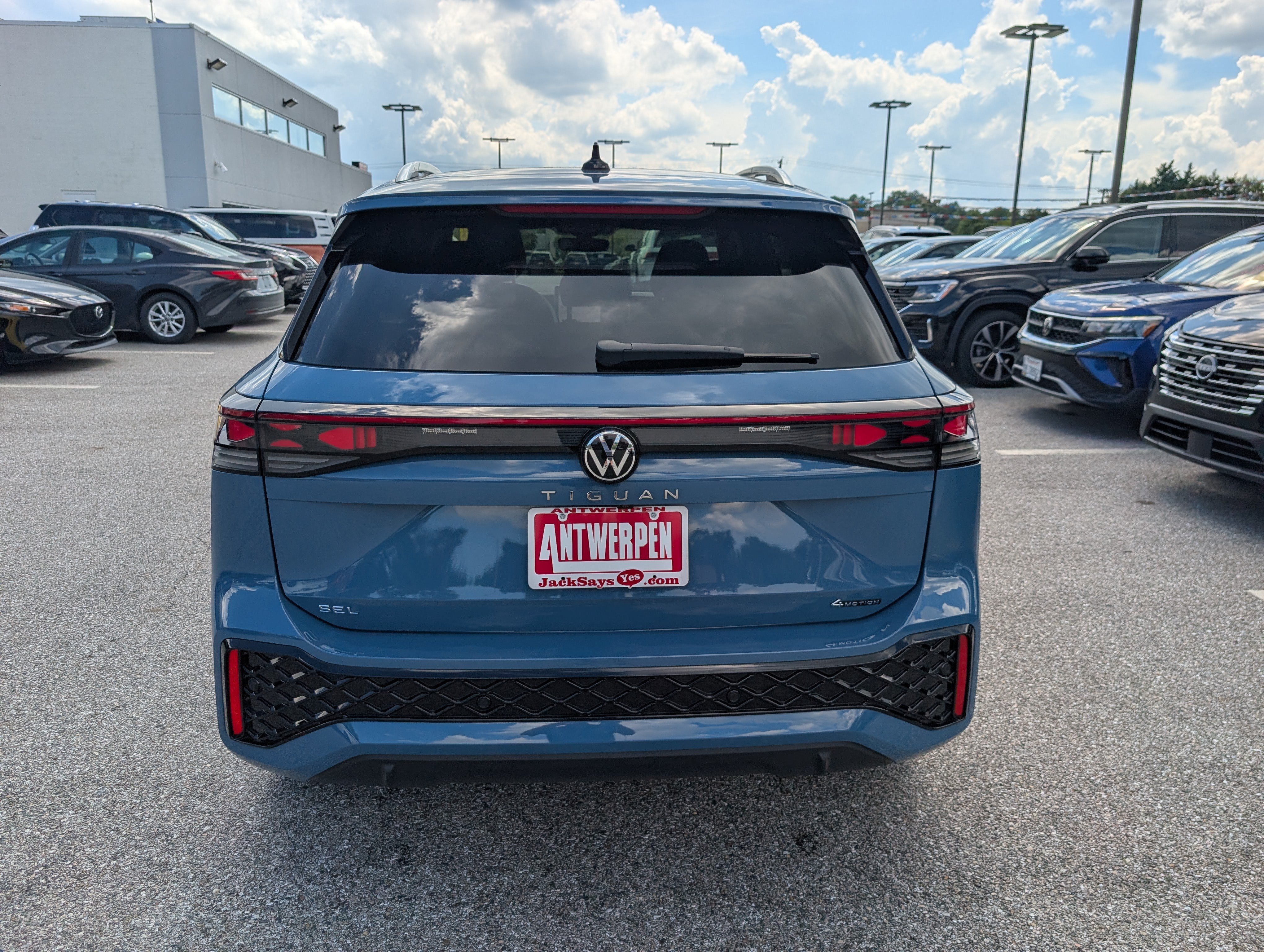 Used 2025 Volkswagen Tiguan SEL R-Line AWD/4WD image 4