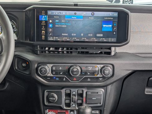 Used 2024 Jeep Wrangler Unlimited AWD/4WD image 25