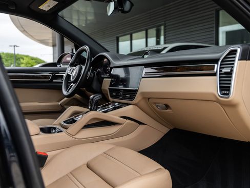 Certified 2023 Porsche Cayenne S Platinum AWD/4WD image 47