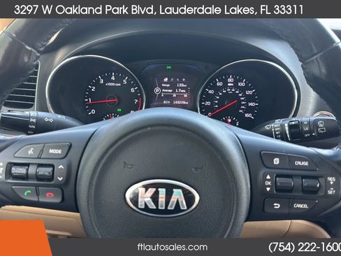 Used 2017 Kia Sedona LX w/ LX Essentials Premium Package FWD image 46