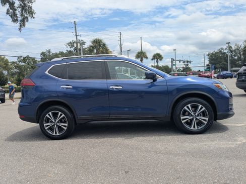 Used 2019 Nissan Rogue SV w/ Premium Package AWD/4WD image 2