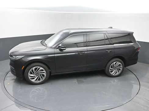 Used 2025 Lincoln Navigator Reserve AWD/4WD image 36