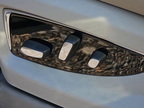 Used 2016 Cadillac Escalade ESV Luxury image 27