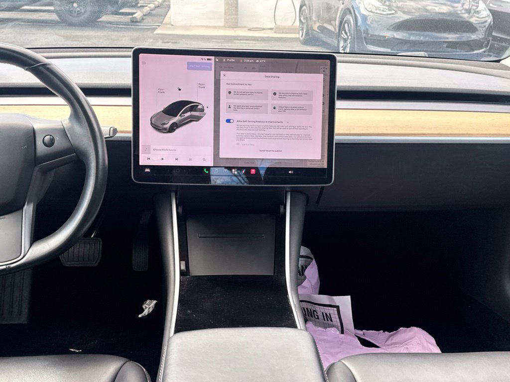 Used 2018 Tesla Model 3 Long Range RWD image 15