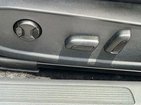 Used 2024 Volkswagen Jetta SE w/ Panoramic Sunroof Package FWD image 22
