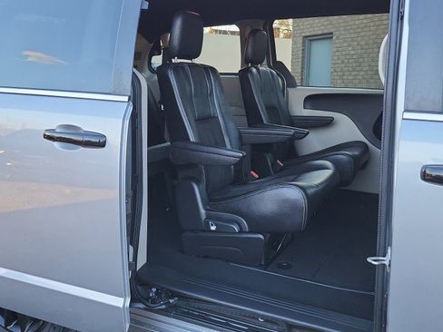 Used 2019 Dodge Grand Caravan SXT image 24