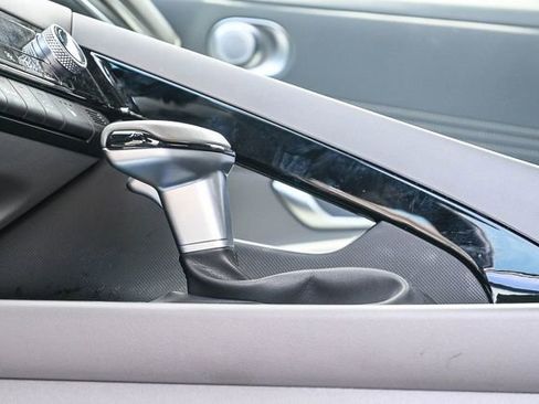 Certified 2025 Hyundai Elantra SEL image 24