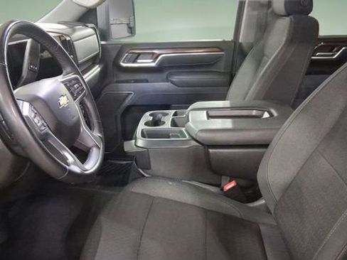 Used 2025 Chevrolet Silverado 2500 LT w/ Convenience Package image 9