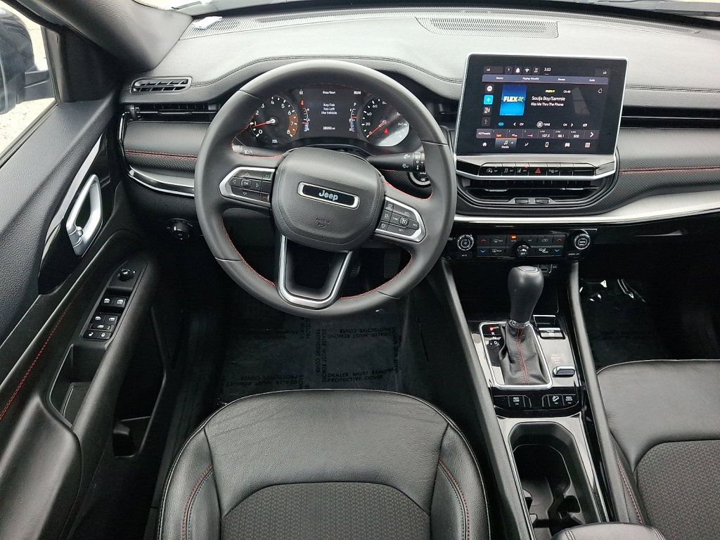 Used 2025 Jeep Compass Trailhawk AWD/4WD image 21