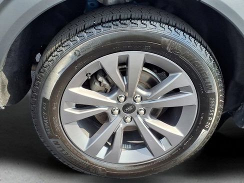 Used 2022 Ford Explorer XLT w/ Equipment Group 202A AWD/4WD image 9