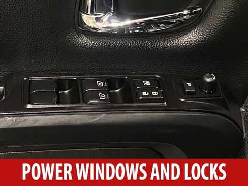 Used 2018 Nissan Titan SL w/ Midnight Edition AWD/4WD image 9